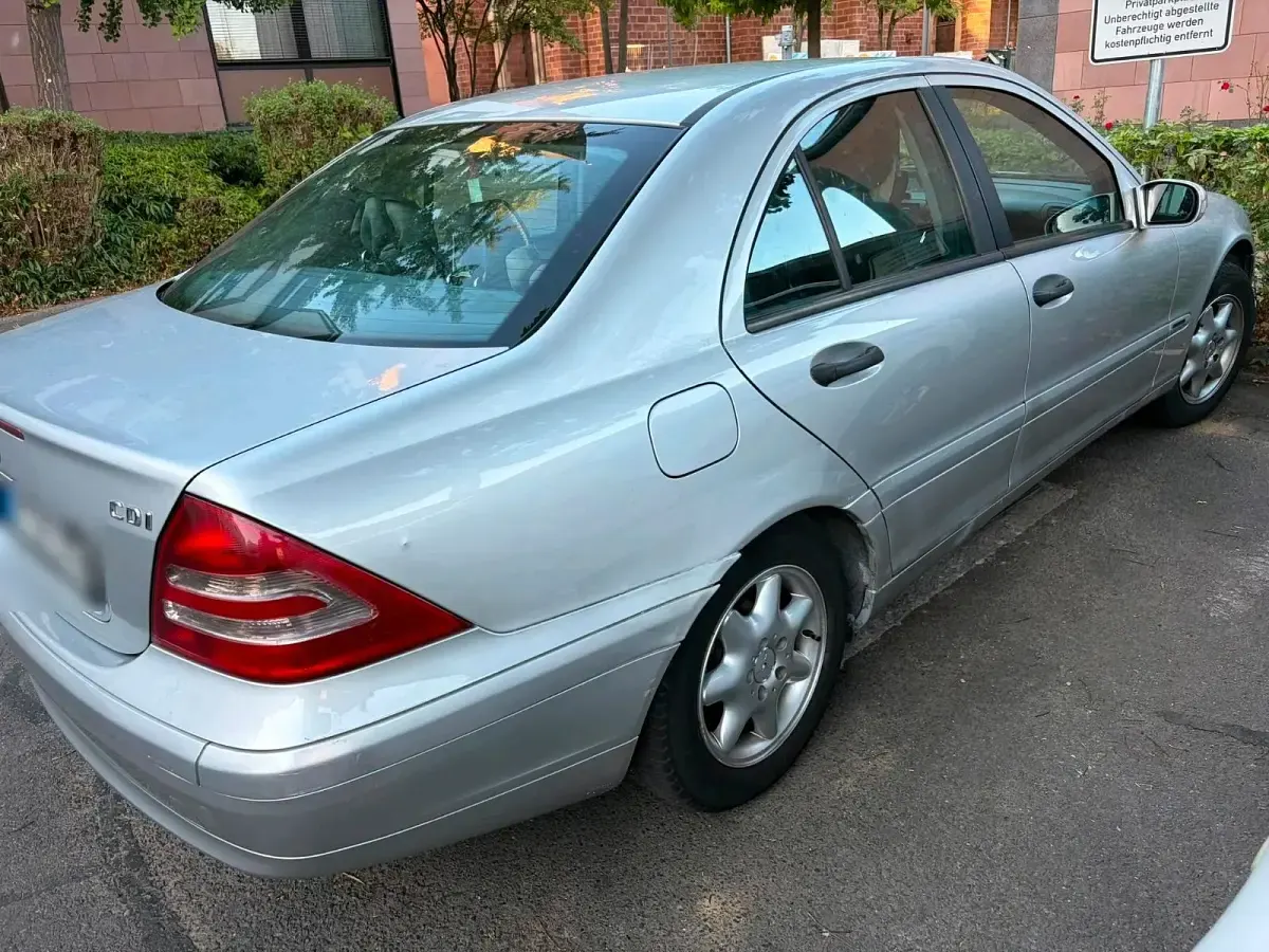 Gebraucht Mercedes C220 150 PS (110 kW) 2001 Silber Limousine
