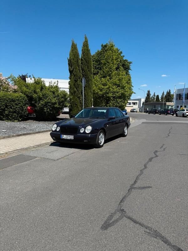 Violet Gebraucht 1999 Mercedes E320 Limousine | 3.500 € (Superpreis) - Bild 1/4