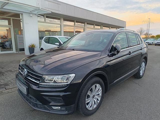 Gebraucht VW Tiguan Sound 150 PS (110 kW) 2017 Deep black perleffekt SUV