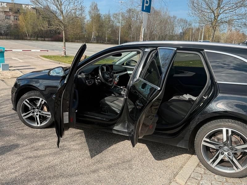 Gebraucht Audi A4 Comfort 190 PS (139 kW) 2018 Schwarz Kombi