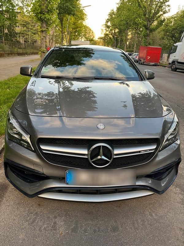 Silber Gebraucht 2017 Mercedes CLA45 AMG AMG Limousine | 26.200 € (Fairer Preis) - Bild 1/4