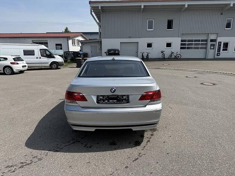 Gebraucht BMW 750 367 PS (269 kW) 2006 Silber Limousine