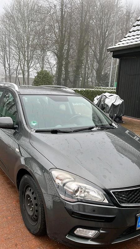 Andere farben Gebraucht 2012 Kia Ceed Kleinwagen | 2.600 € (Superpreis) - Bild 1/4