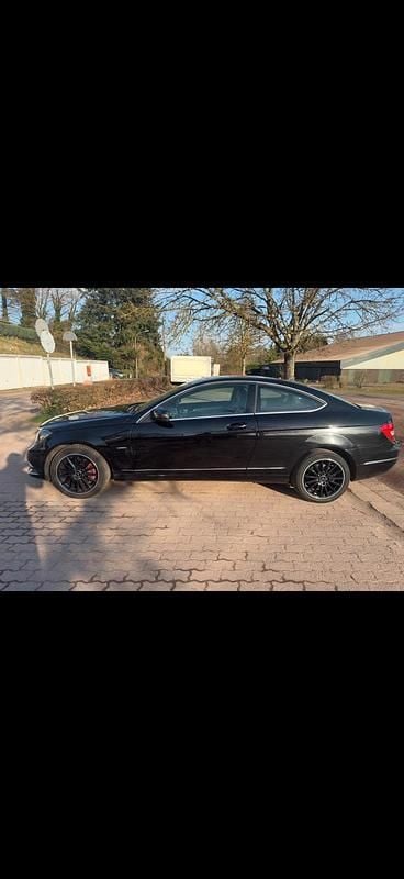 Gebraucht Mercedes C250 205 PS (150 kW) 2012 Schwarz Coupé