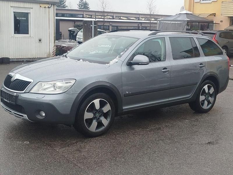 Grau Gebraucht 2012 Skoda Octavia Kombi | 7.500 € (Superpreis) - Bild 1/4