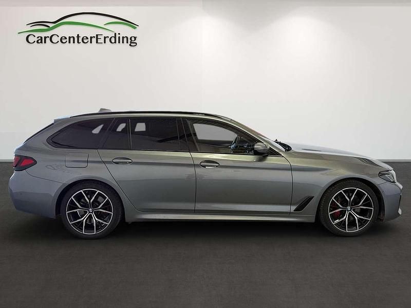 Gebraucht BMW 520 M Sport 190 PS (139 kW) 2023 Skyscraper grau metallic Kombi