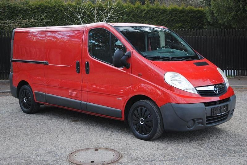 Gebraucht Opel Vivaro 114 PS (83 kW) 2010 Rot Van / Kleinbus