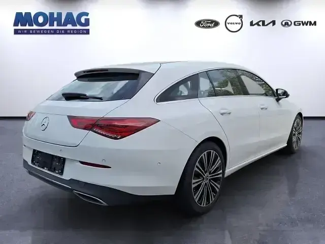 Gebraucht Mercedes CLA180 Business 116 PS (85 kW) 2021 Polarweiss Coupé