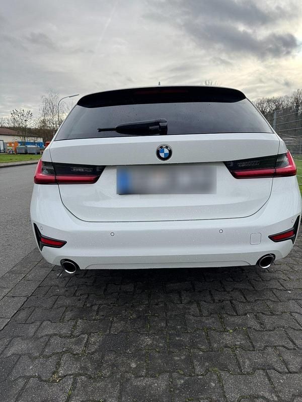 Gebraucht BMW 320 Advantage 184 PS (135 kW) 2020 Weiß Kombi