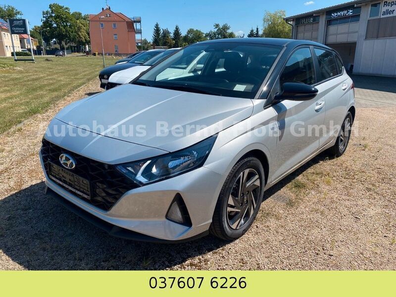 Gebraucht Hyundai i20 101 PS (74 kW) 2022 Silber Limousine