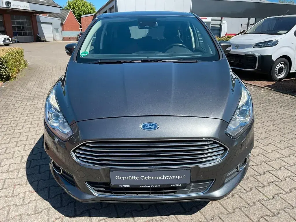 Gebraucht Ford S-MAX Titanium 165 PS (121 kW) 2019 Grau Van / Kleinbus