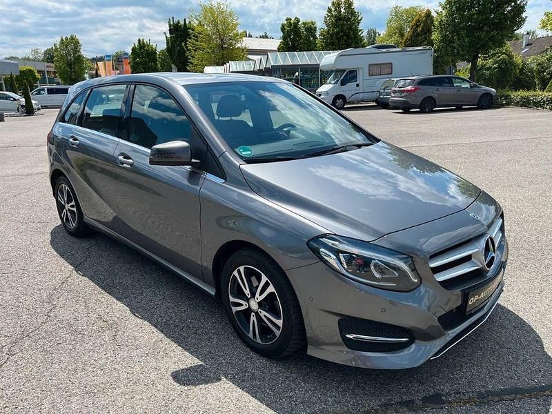 Gebraucht Mercedes B220 184 PS (135 kW) 2018 Grau Van / Kleinbus