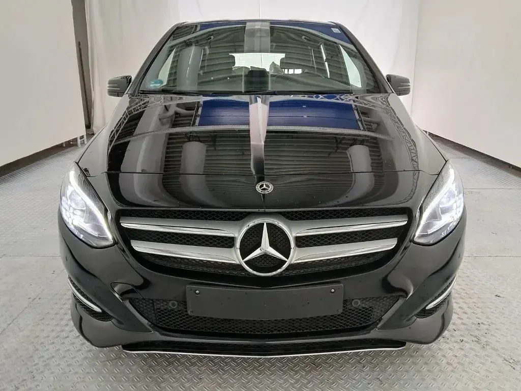 Gebraucht Mercedes B200 Style 156 PS (114 kW) 2018 Schwarz Kleinwagen