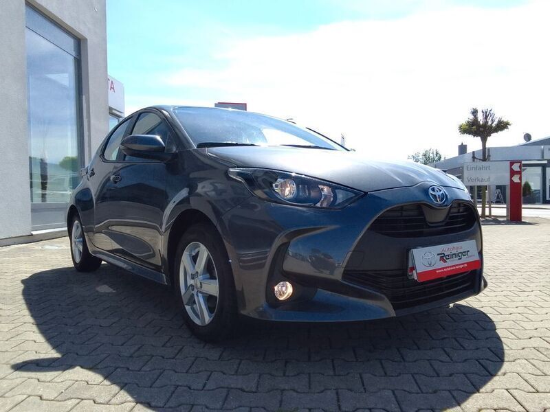 Gebraucht Toyota Yaris Hybrid Comfort 116 PS (85 kW) 2022 Braun metallic Kleinwagen