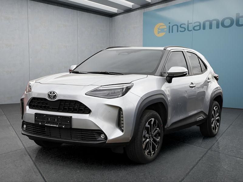 Silber Neu 2025 Toyota Yaris Cross SUV | 31.449 € - Bild 1/4