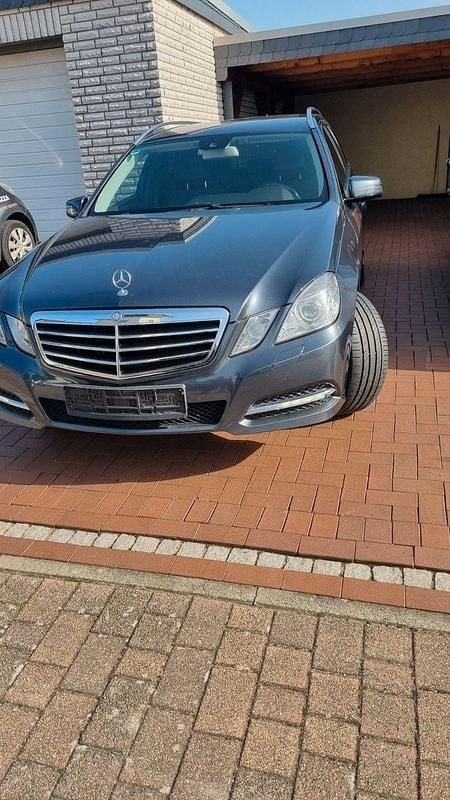 Gebraucht Mercedes E220 170 PS (125 kW) 2012 Grau Kombi
