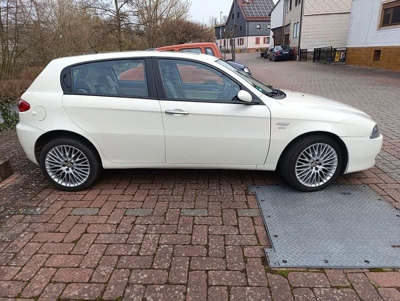 Gebraucht Alfa Romeo 147 120 PS (88 kW) 2007 Weiß Kleinwagen