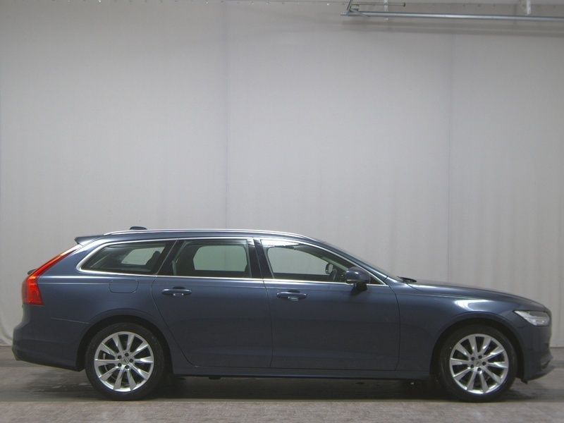 Blau Gebraucht 2019 Volvo V90 Momentum Kombi | 21.980 € (Superpreis) - Bild 1/4