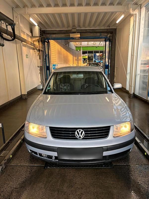 Gebraucht VW Passat 102 PS (75 kW) 2000 Silber Limousine