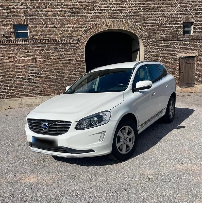 Second-hand Volvo XC60 150 CP (110 kW) 2017 Alb SUV