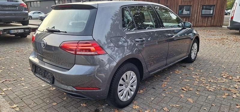 Grau met Gebraucht 2018 VW Golf VII Join Limousine | 10.990 € (Superpreis) - Bild 1/4