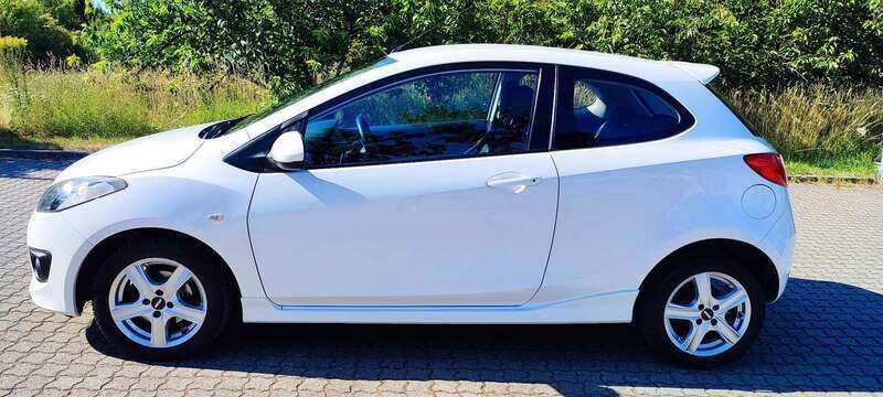 Weiß Gebraucht 2009 Mazda 2 Dynamic Kleinwagen | 2.950 € (Fairer Preis) - Bild 1/4