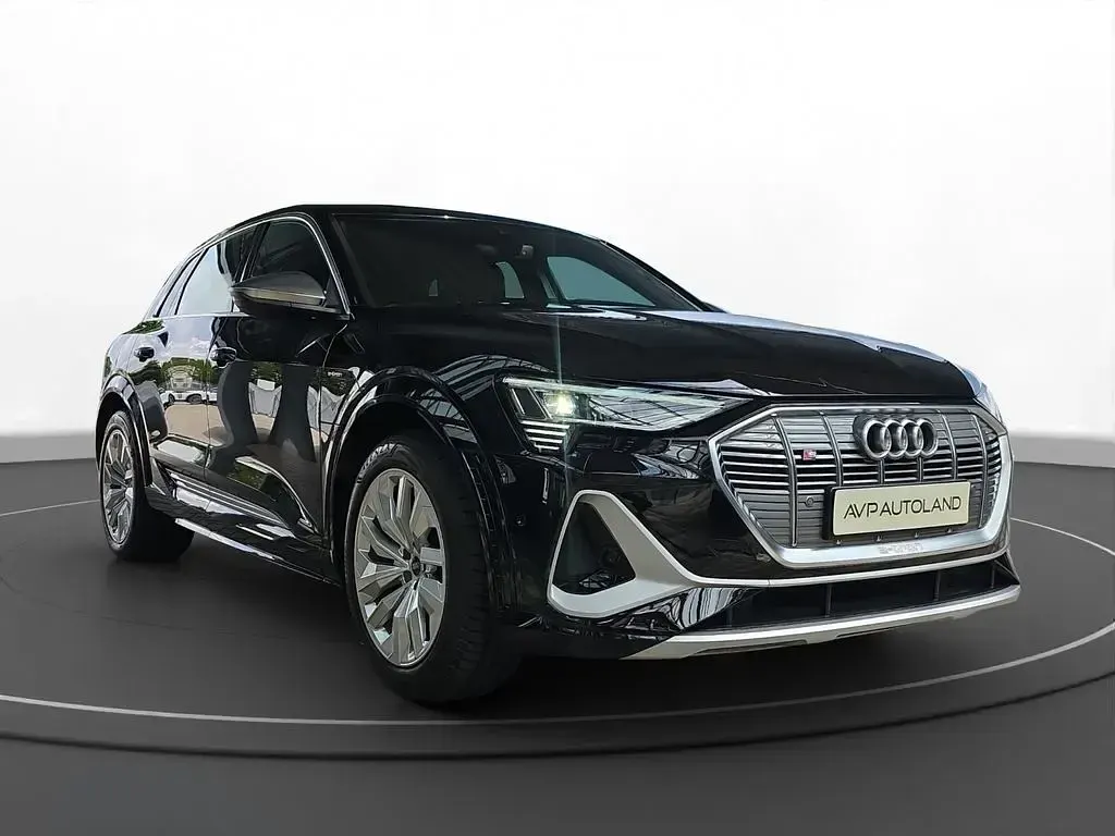 Gebraucht Audi e-tron Ambiente 369 kW (503 PS) 2022 Brillantschwarz SUV