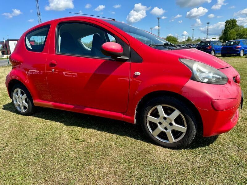 Gebraucht Toyota Aygo Cool 68 PS (50 kW) 2006 Rot Kleinwagen