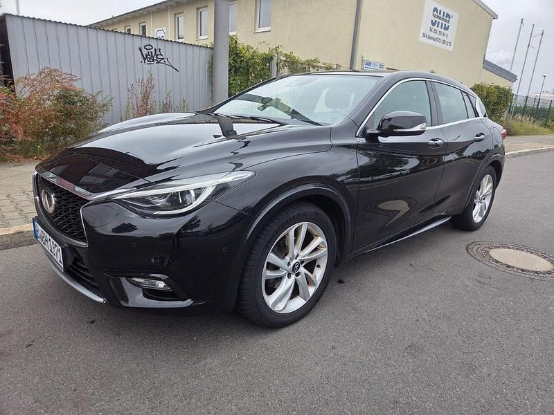 Schwarz Gebraucht 2016 Infiniti Q30 Premium Kleinwagen | 10.999 € (Guter Preis) - Bild 1/4