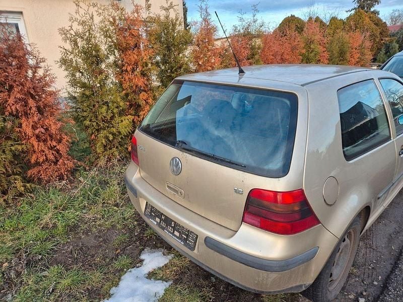 Gebraucht VW Golf IV Basis 105 PS (77 kW) 2001 Gold Limousine