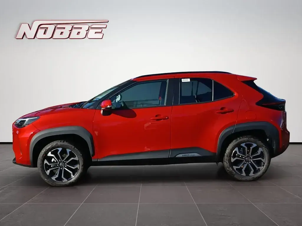Neu Toyota Yaris Cross 131 PS (96 kW) 2026 Karminarot metallic SUV