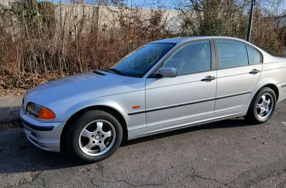 Gebraucht BMW 316 105 PS (77 kW) 1999 Silber Limousine