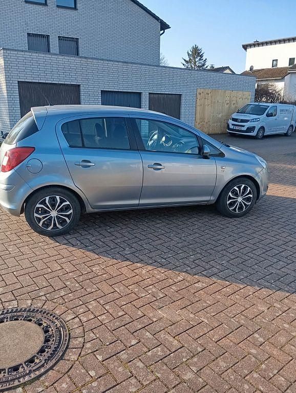Gebraucht Opel Corsa Edition 101 PS (74 kW) 2010 Silber Kleinwagen
