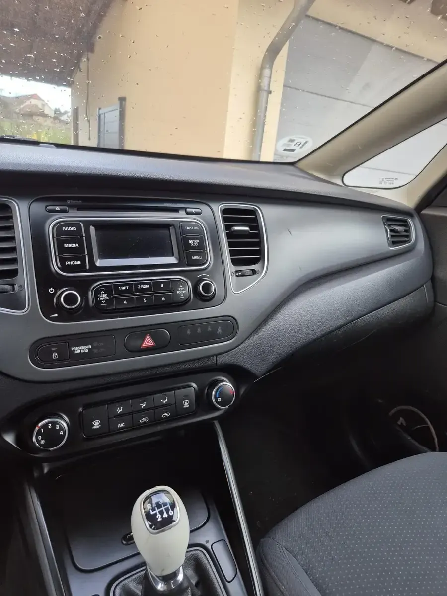 Używany Kia Carens 2015 Biały Minivan