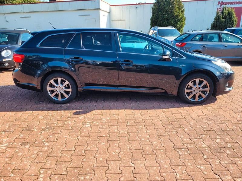 Gebraucht Toyota Avensis Life 150 PS (110 kW) 2012 Kombi