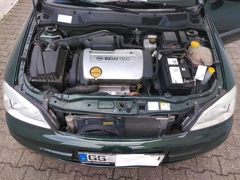 Grün Gebraucht 2000 Opel Astra Kombi | 2.200 € (Etwas zu teuer) - Bild 1/4