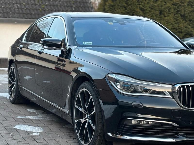 Gebraucht BMW 750 449 PS (330 kW) 2017 Limousine