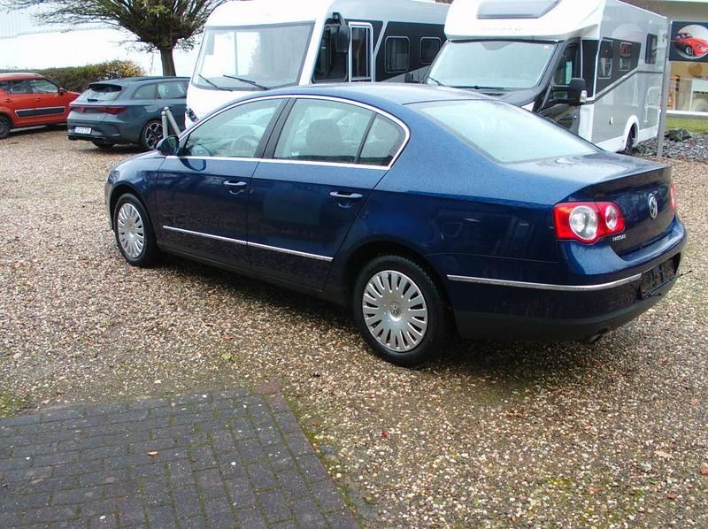 Gebraucht VW Passat Comfortline 102 PS (75 kW) 2008 Blau Limousine