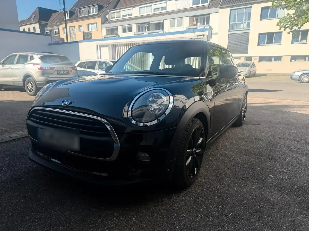 Second-hand Mini Cooper Classic 102 CP (75 kW) 2019 Negru Hatchback