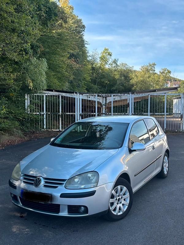 Silber Gebraucht 2005 VW Golf IV Kleinwagen | 1.499 € (Fairer Preis) - Bild 1/4