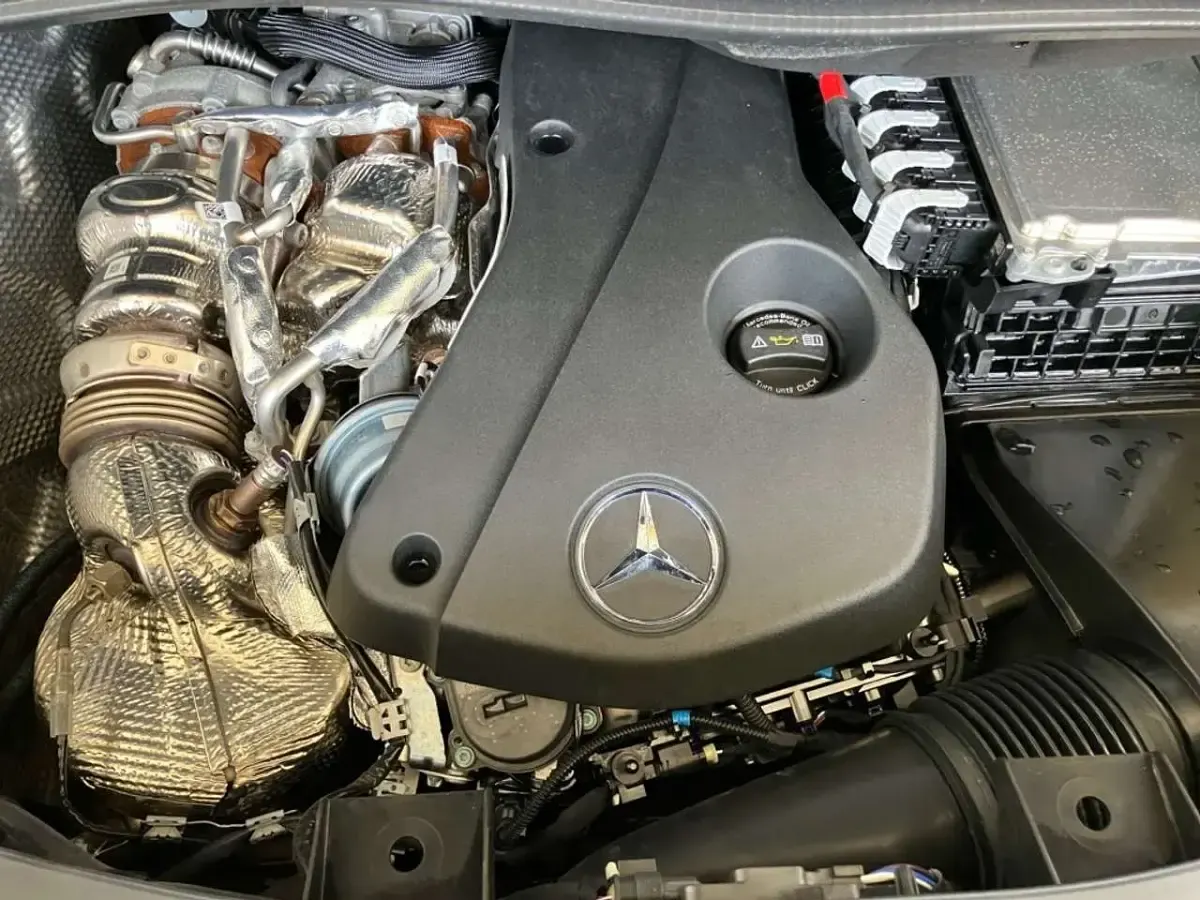Gebraucht Mercedes V250 190 PS (139 kW) 2025 Weiß Van / Kleinbus