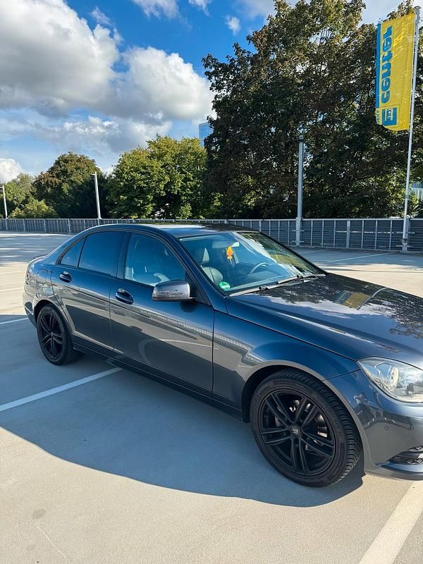 Gebraucht Mercedes C180 156 PS (114 kW) 2013 Grau Limousine