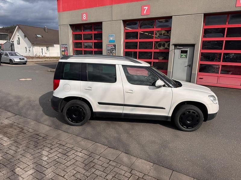 Gebraucht Skoda Yeti GreenLine 105 PS (77 kW) 2011 Weiß SUV