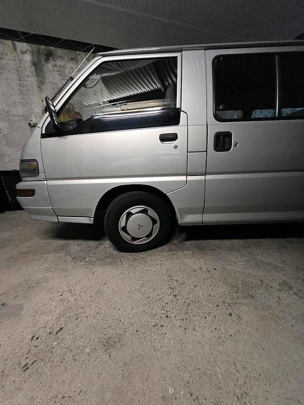 Gebraucht Mitsubishi L300 113 PS (83 kW) 1996 Silber Van / Kleinbus