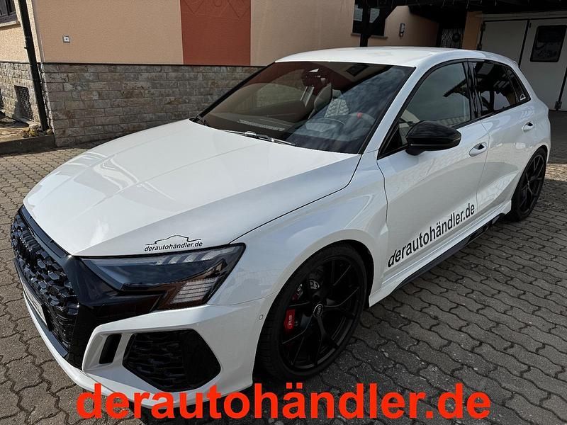 Weiß Gebraucht 2024 Audi RS3 Comfort Limousine | 59.990 € (Guter Preis) - Bild 1/4