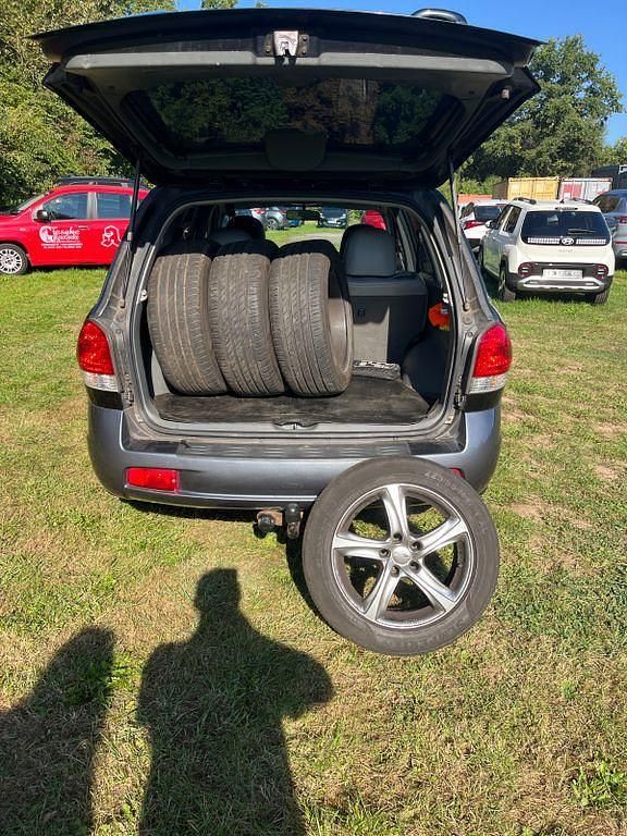 Schwarz Gebraucht 2005 Hyundai Santa Fe Team SUV | 2.300 € (Fairer Preis) - Bild 1/4