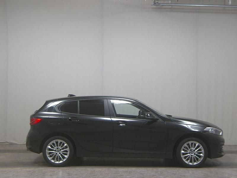 Schwarz Gebraucht 2022 BMW 120 Advantage Kleinwagen | 19.980 € (Superpreis) - Bild 1/4