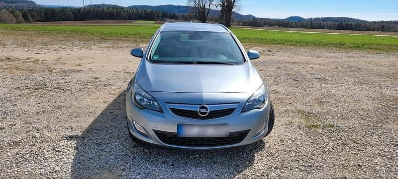 Second-hand Opel Astra 125 CP (91 kW) 2011 Gri Berlinǎ
