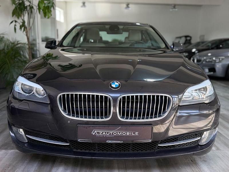 Gebraucht BMW 520 184 PS (135 kW) 2011 Grau Limousine