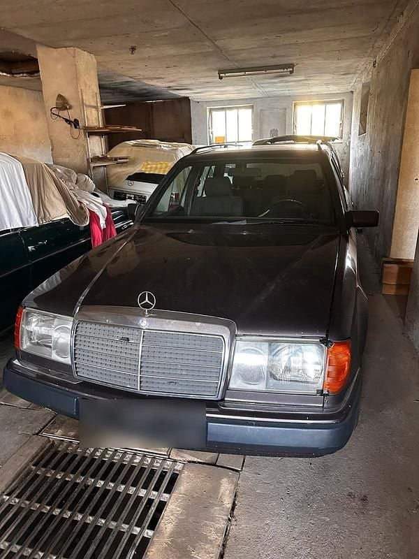 Second-hand Mercedes E250 90 CP (66 kW) 1992 Andere farben Break